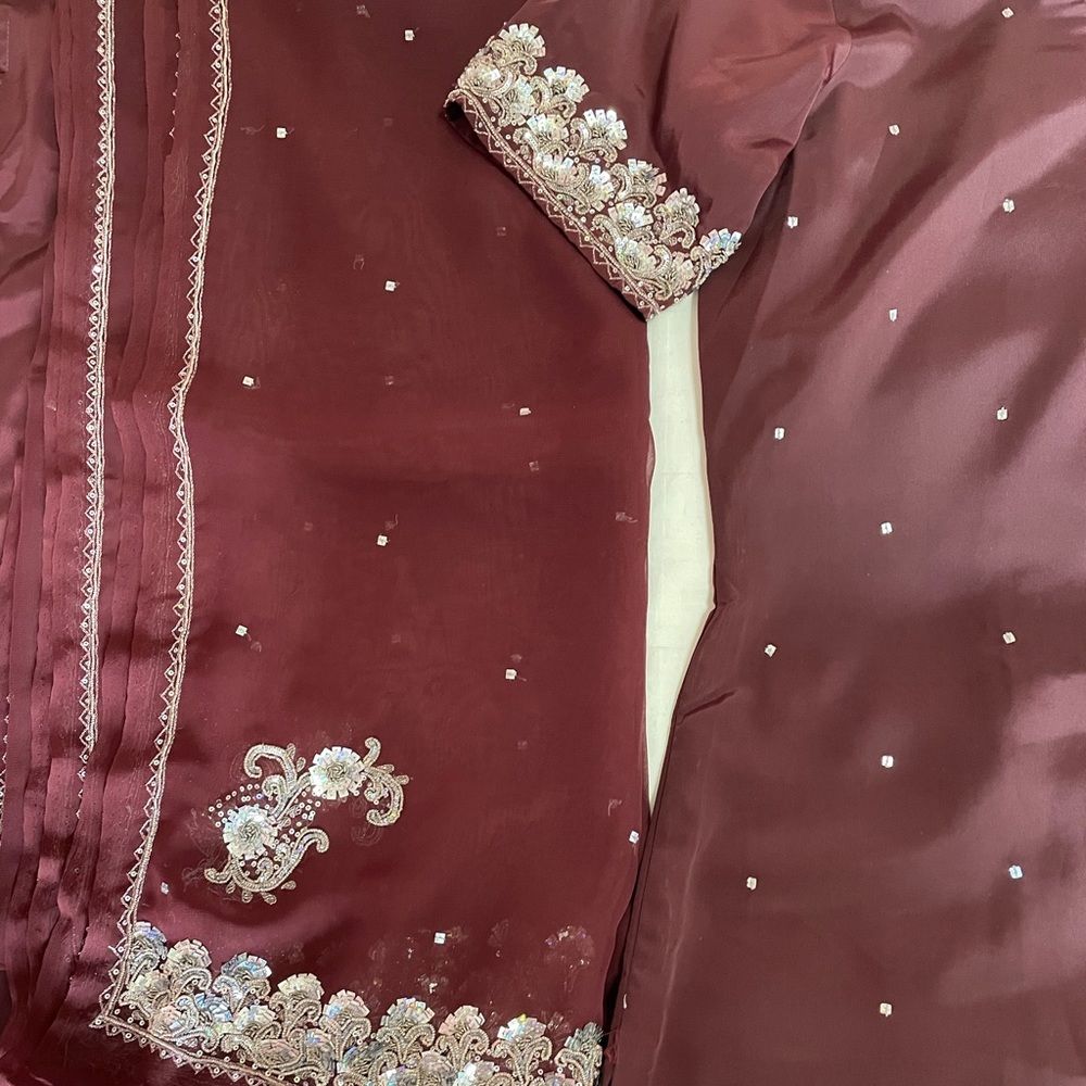 Indian suit - Picture 5 of 7